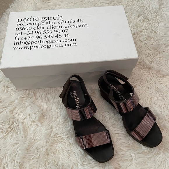 Gorgeous Pedro Garcia shiny platform sandals - Picture 5 of 10